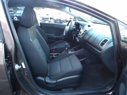 Used 2017 Kia Forte LX FWD image 6