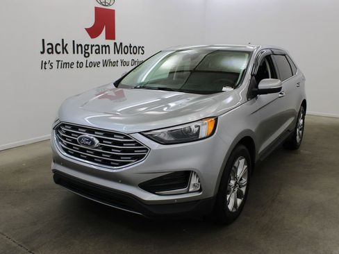 Used 2023 Ford Edge Titanium AWD/4WD image 2