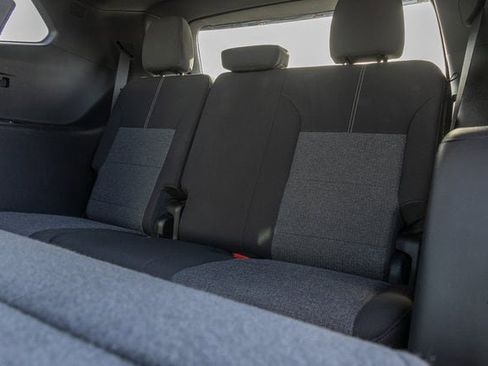 Used 2025 GMC Acadia Elevation image 9