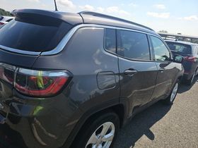 Used 2019 Jeep Compass Latitude w/ Popular Equipment Group AWD/4WD image 4