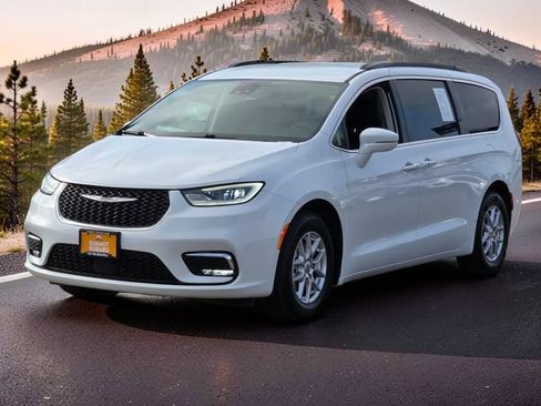 Used 2022 Chrysler Pacifica Touring-L FWD image 4