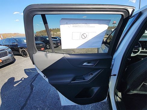 New 2026 Chevrolet Equinox LT w/ Convenience Package II image 26