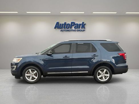 Used 2017 Ford Explorer XLT w/ Equipment Group 201A AWD/4WD image 4