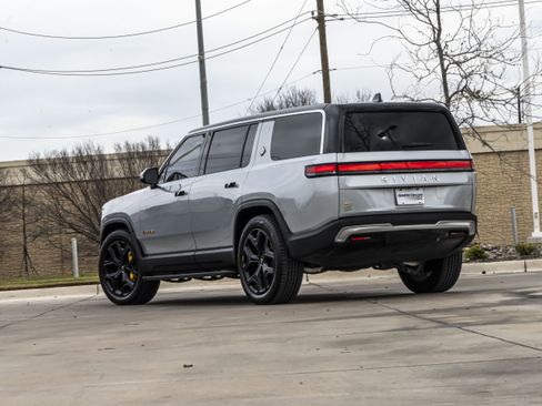Used 2024 Rivian R1S Adventure image 3