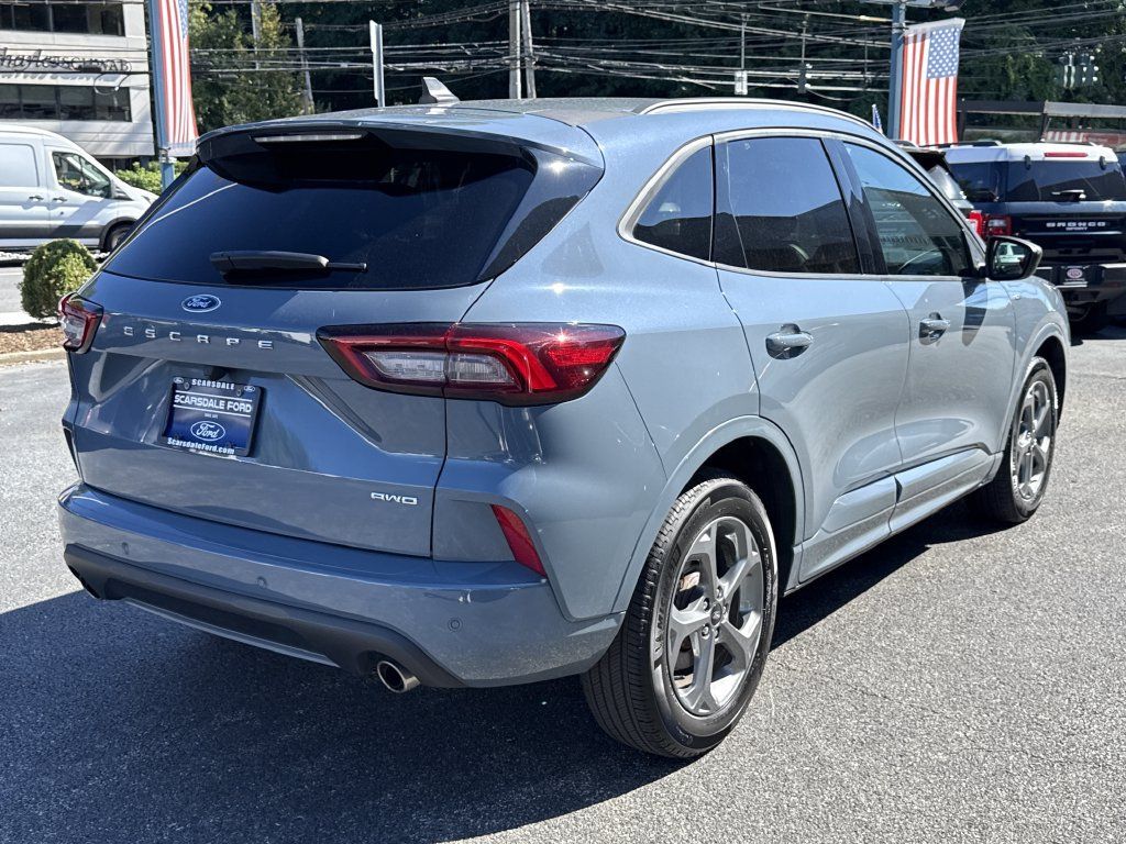 Used 2023 Ford Escape ST-Line w/ Tech Pack #1 AWD/4WD image 4