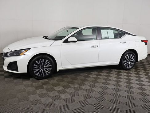 Used 2023 Nissan Altima 2.5 SV AWD/4WD image 9