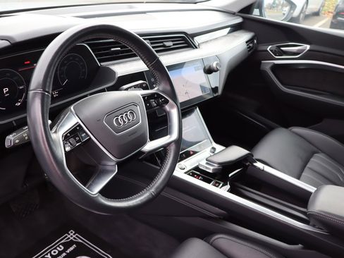 Used 2021 Audi e-tron Prestige w/ Prestige Package image 9