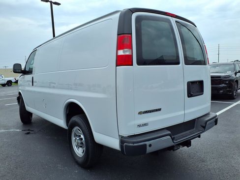Used 2024 Chevrolet Express 3500 w/ Driver Convenience Package RWD image 24