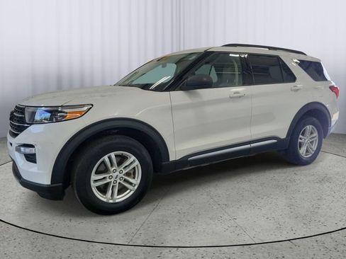 Certified 2022 Ford Explorer XLT w/ Equipment Group 202A AWD/4WD image 4