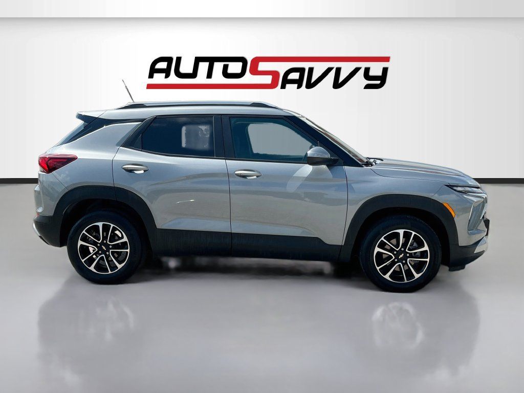 Used 2024 Chevrolet TrailBlazer LT w/ Driver Confidence Package FWD image 8