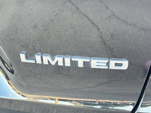 Used 2019 Jeep Cherokee Limited FWD image 11
