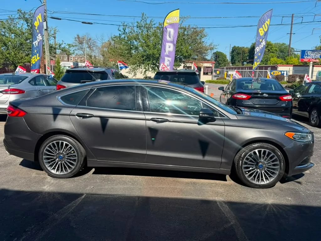 Used 2018 Ford Fusion SE w/ Fusion SE Technology Package FWD image 4