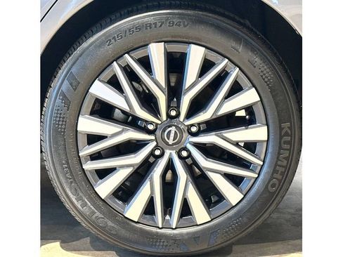 Used 2024 Nissan Altima 2.5 SV image 11