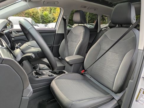 Used 2025 Volkswagen Taos SE image 26