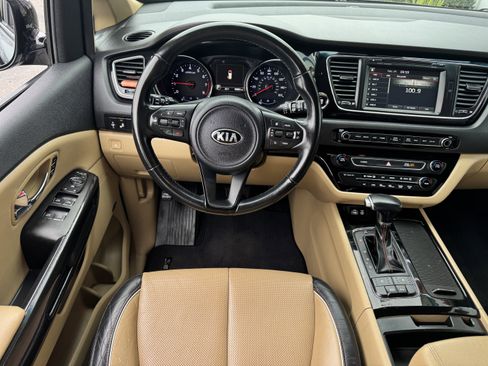 Used 2018 Kia Sedona SX image 19