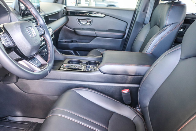 Used 2025 Honda Pilot TrailSport image 23