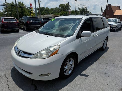 Used 2006 Toyota Sienna XLE Limited w/ XLE Limited PKG 3 FWD image 7
