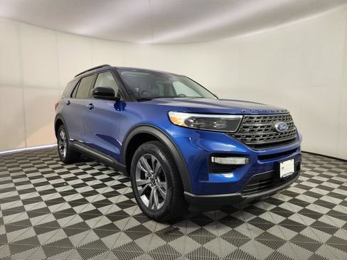 Used 2022 Ford Explorer XLT w/ Equipment Group 202A AWD/4WD image 7