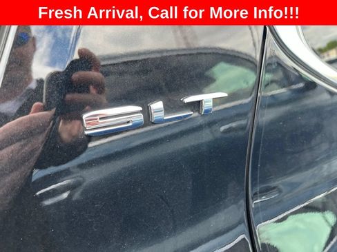 Used 2021 GMC Acadia SLT w/ Preferred Package FWD image 12