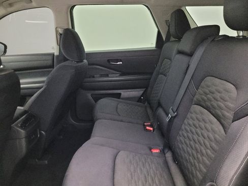 Used 2022 Nissan Pathfinder SV FWD image 18