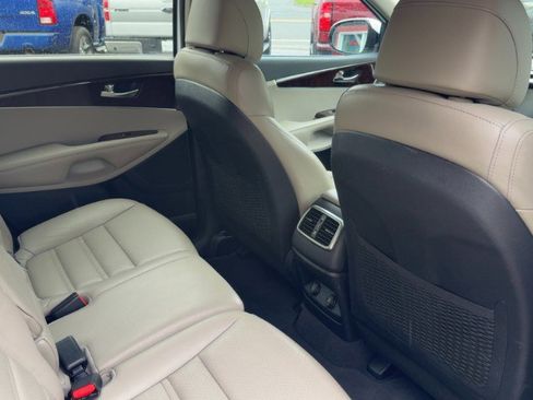 Used 2017 Kia Sorento AWD w/ LX Convenience Package image 13