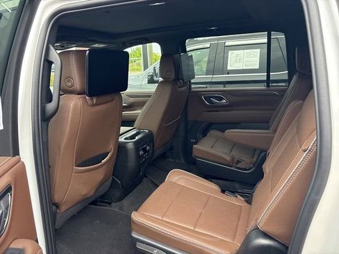 Used 2024 Chevrolet Suburban High Country AWD/4WD image 15