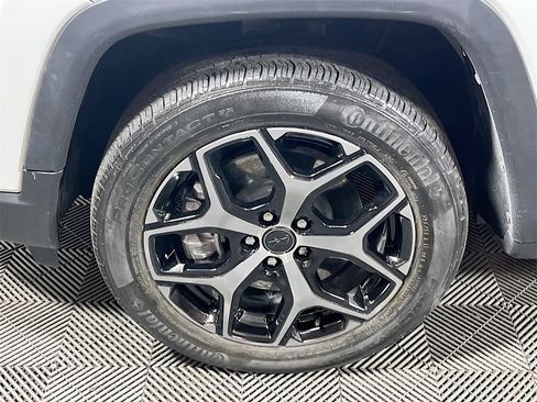 Used 2025 Jeep Compass Limited image 27