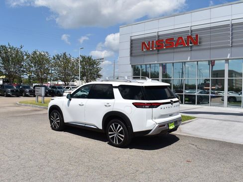 Used 2025 Nissan Pathfinder Platinum w/ Cargo Package FWD image 6