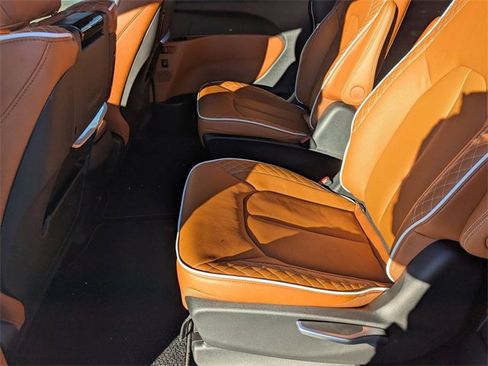 New 2026 Chrysler Pacifica Pinnacle image 27