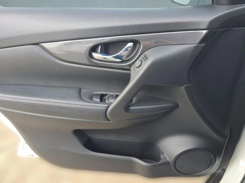 Used 2017 Nissan Rogue S w/ Appearance Package image 11