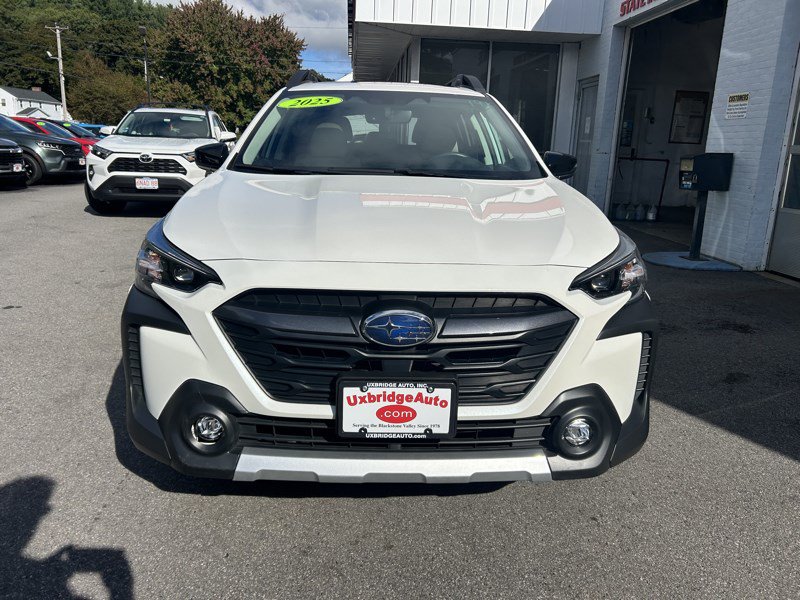 Used 2025 Subaru Outback Limited AWD/4WD image 3