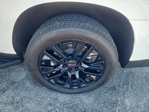 Used 2023 GMC Yukon XL Denali AWD/4WD image 8