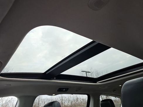 Used 2024 Chrysler Pacifica Limited image 20