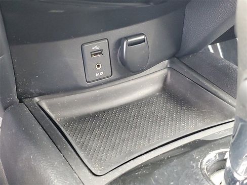 Used 2015 Nissan Rogue SV image 24