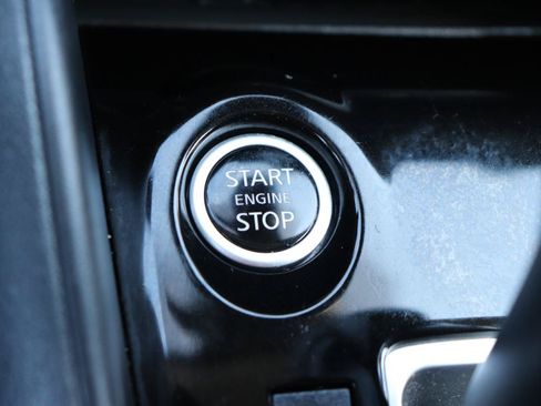 Used 2025 Nissan Versa SV FWD image 36