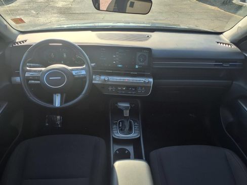 Used 2025 Hyundai Kona SEL AWD/4WD image 3