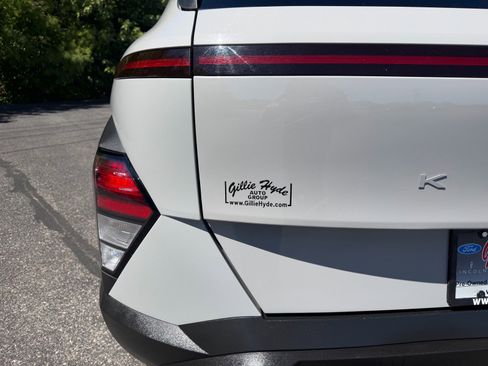 Used 2024 Hyundai Kona SEL AWD/4WD image 15