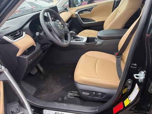Used 2025 Toyota RAV4 XLE Premium FWD image 9