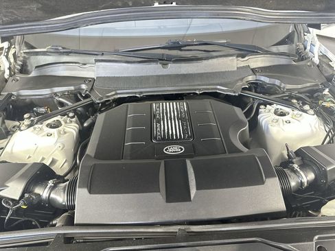 Used 2019 Land Rover Discovery SE image 32