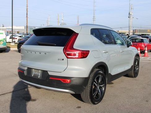 Used 2025 Volvo XC40 B5 Core image 43