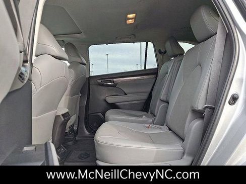 Used 2023 Toyota Highlander L image 10