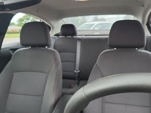 Used 2018 Chevrolet Cruze LS FWD image 17
