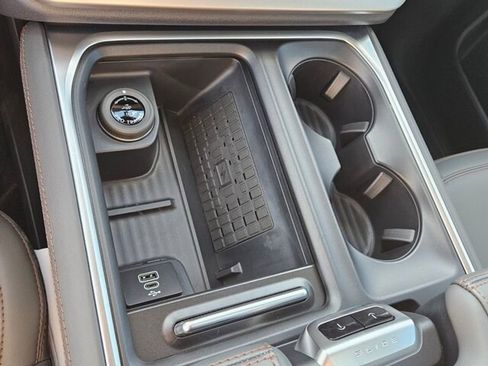 New 2025 Ford Expedition Active image 26