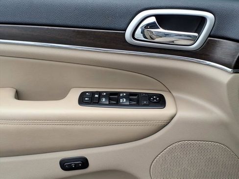 Used 2018 Jeep Grand Cherokee Limited image 24