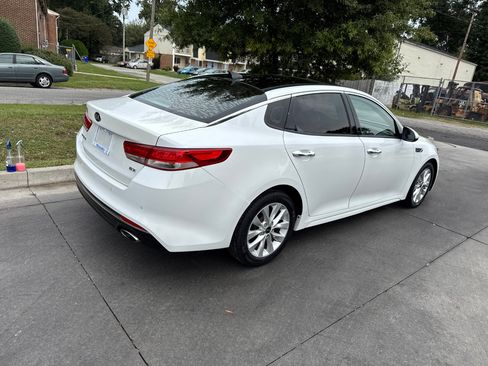 Used 2016 Kia Optima EX w/ Premium Package image 5