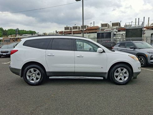 Used 2010 Chevrolet Traverse LT w/ Personal Connectivity Package FWD image 8