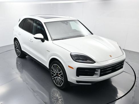 Certified 2026 Porsche Cayenne E-Hybrid AWD/4WD image 39