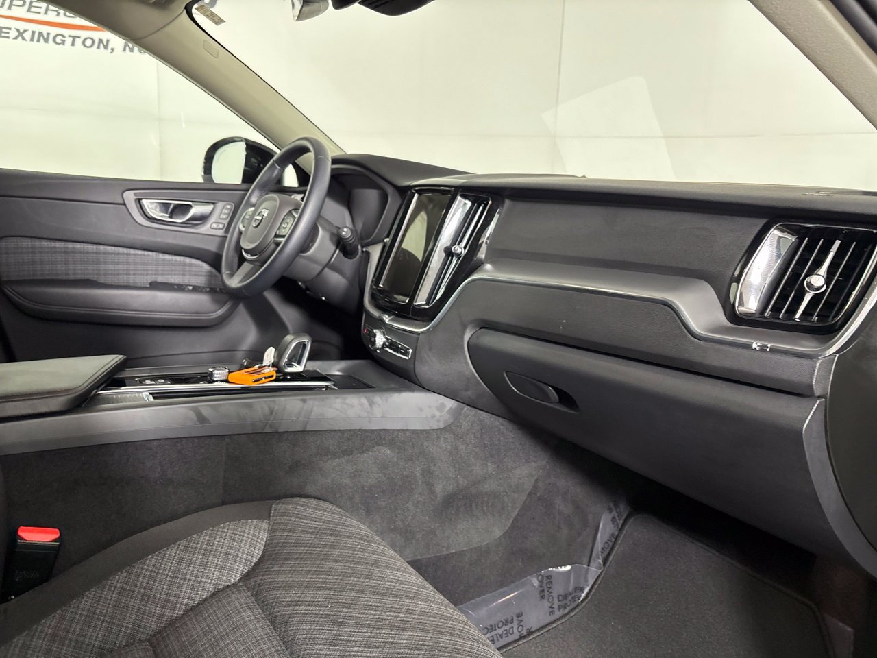 Used 2024 Volvo XC60 B5 Core AWD/4WD image 32
