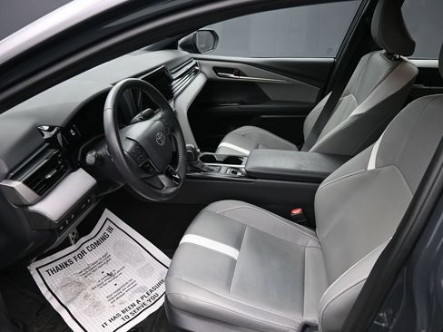 Used 2025 Toyota Camry XSE FWD image 11