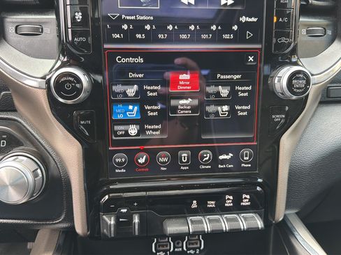 Used 2020 RAM 1500 Laramie AWD/4WD image 15